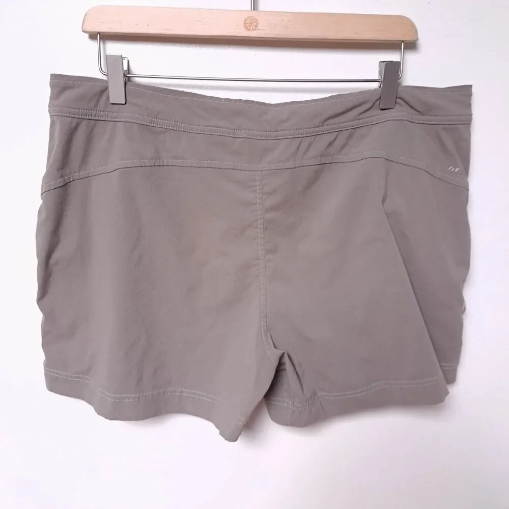 Columbia Titanium Womens 16 Shorts Omni Dry Khaki Packable Lightweight Hiking
